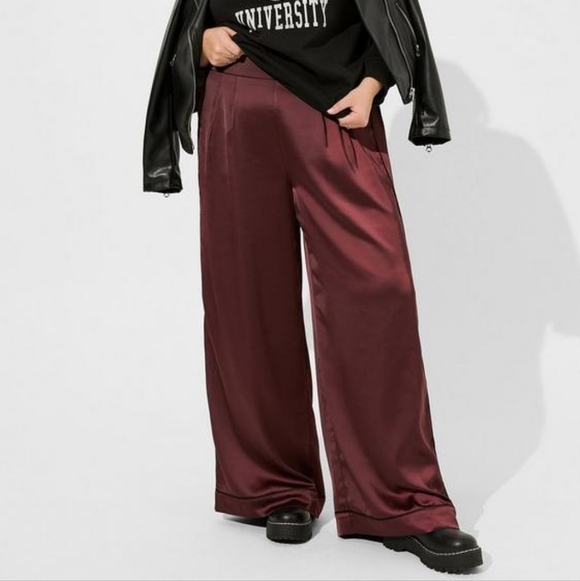 4R (4X)• Torrid • Wide Leg Satin High Rise Pant - Picture 1 of 4